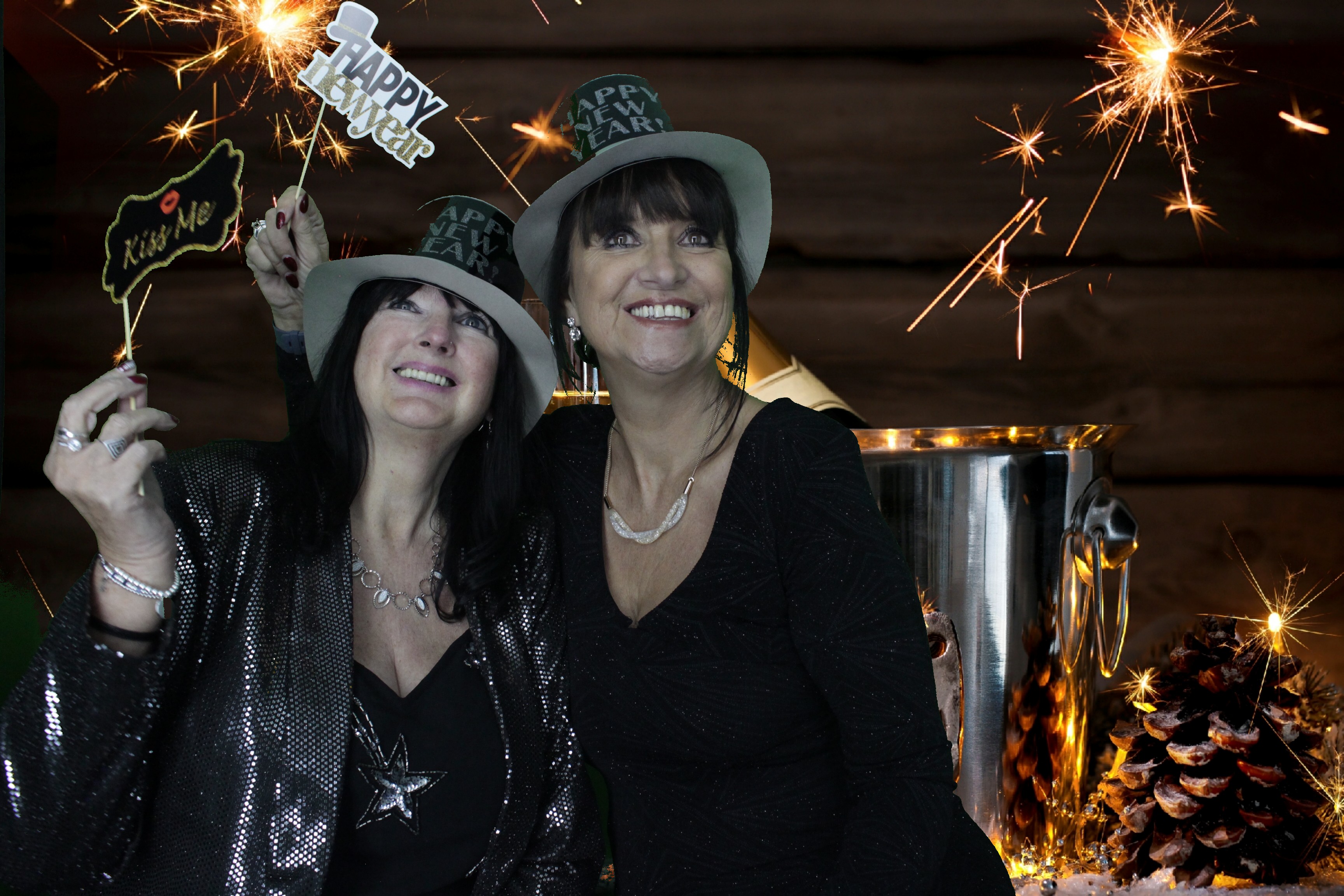NYE Party | View more photos from the event at gallery.myphotoboothexperience.co.uk/u/MyPhotoBoothExperienceLtd/NYE-Party